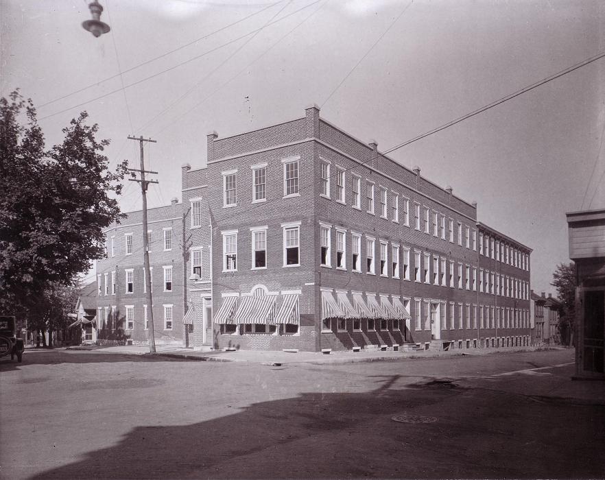 Carlisle Shoe Company at its new location on Bedford and Penn Streets in the early 1900s